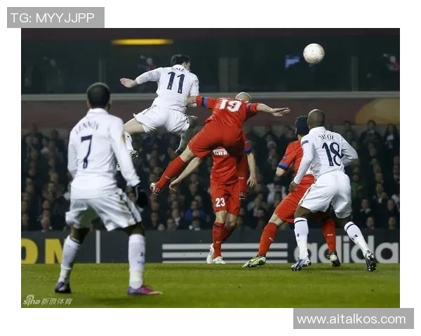 足球明星意外瞬间高清图片集锦展现他们的真实一面与精彩时刻